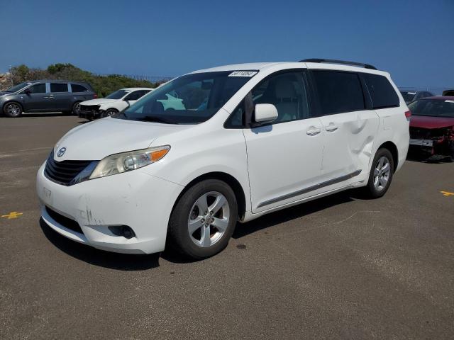 Toyota SIENNA LE