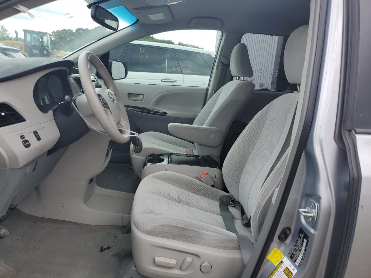 5TDKK3DC1BS148621 2011 Toyota Sienna Le