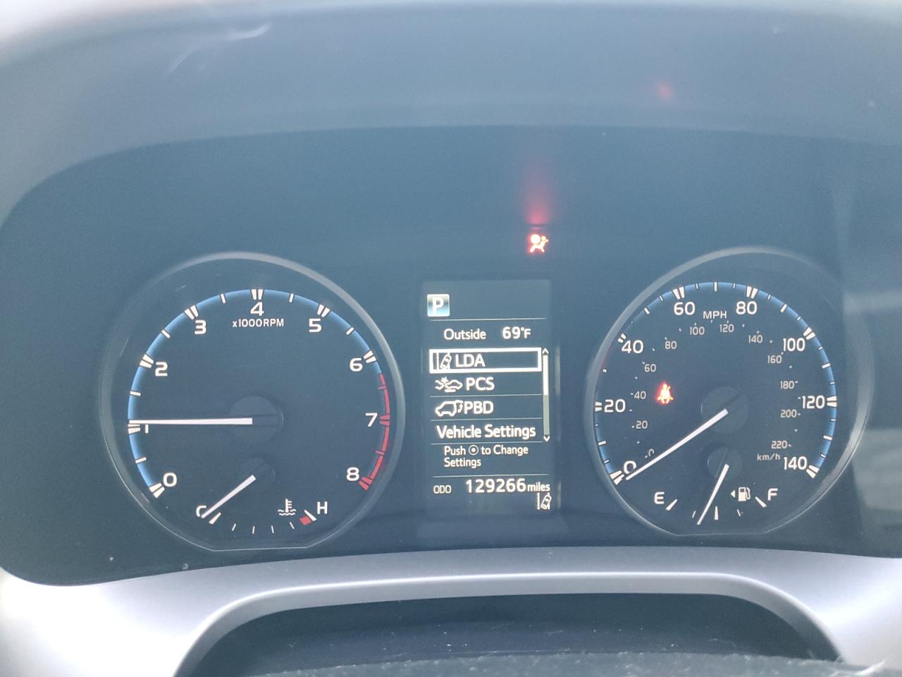 JTMWFREV6HJ106315 2017 Toyota Rav4 Xle