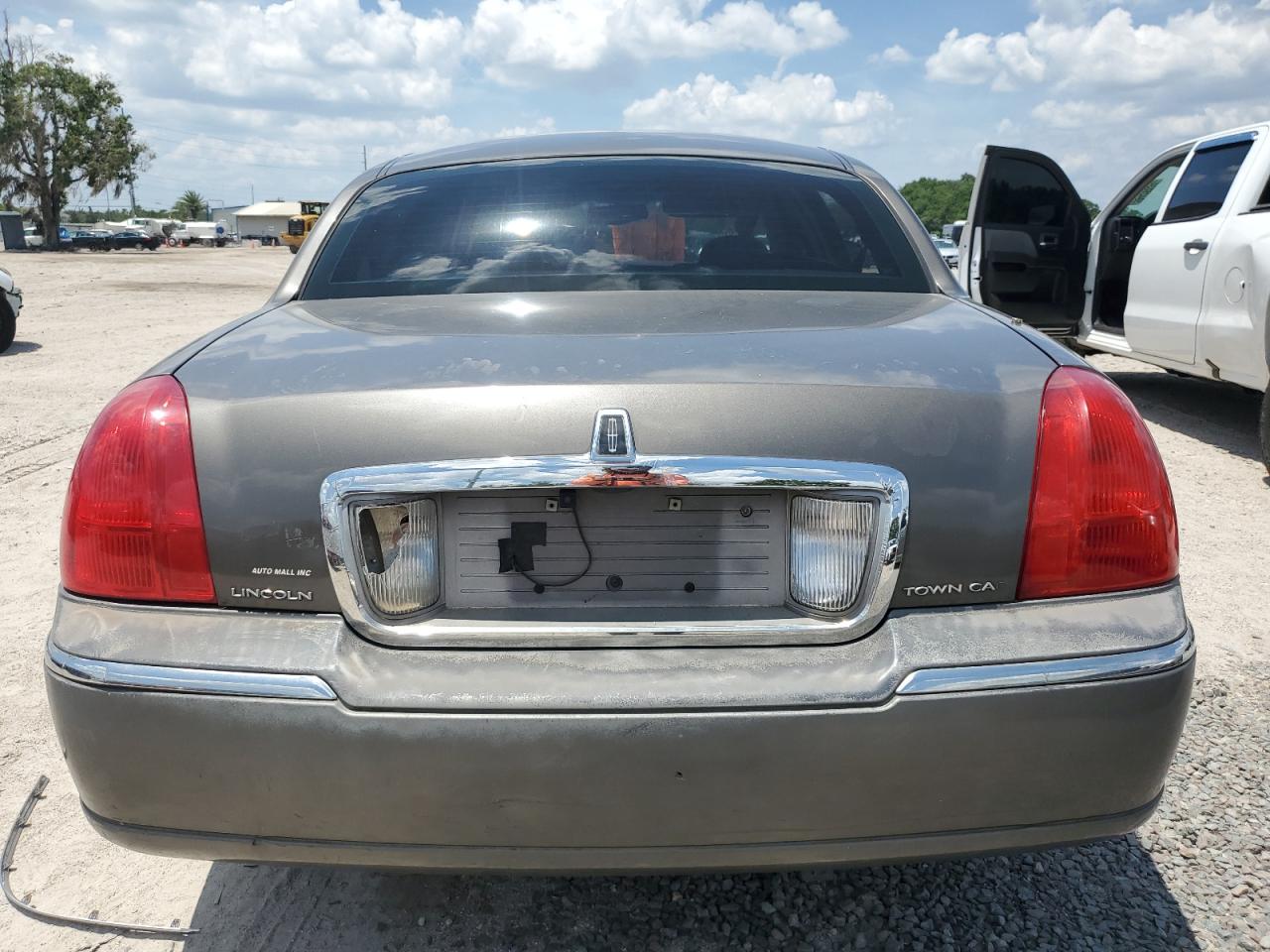 1LNHM81W63Y673109 2003 Lincoln Town Car Executive