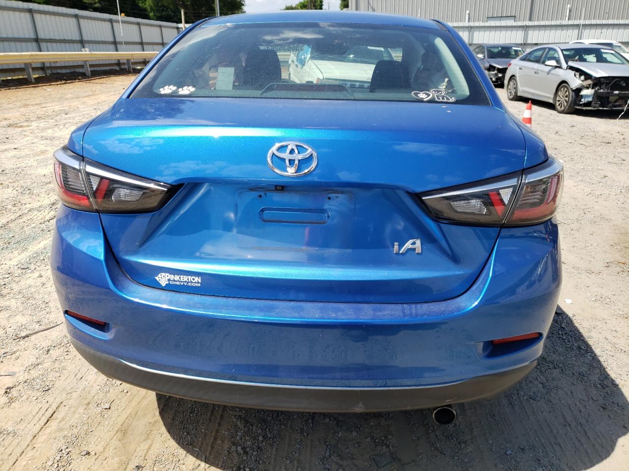 3MYDLBYV2JY326072 2018 Toyota Yaris Ia