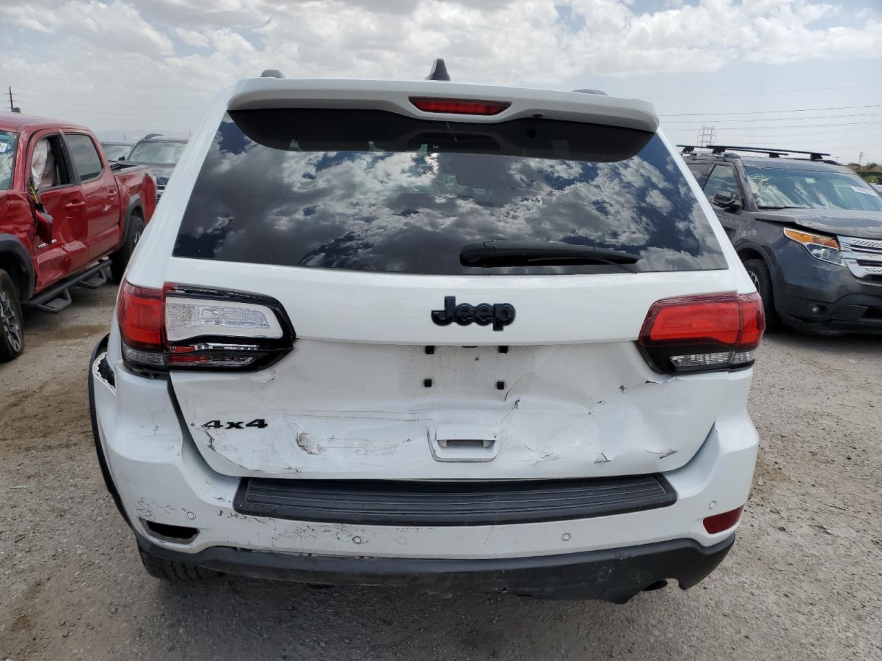 1C4RJFAG4KC784249 2019 Jeep Grand Cherokee Laredo
