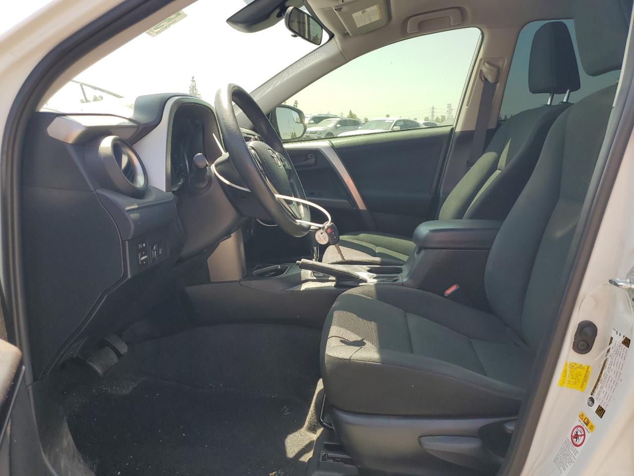 JTMZFREV1HJ114786 2017 Toyota Rav4 Le