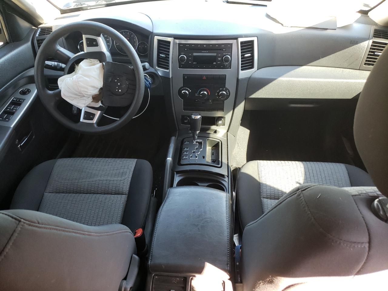 1J4PR4GK7AC105759 2010 Jeep Grand Cherokee Laredo