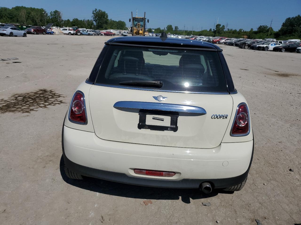 WMWSU3C57BT097945 2011 Mini Cooper