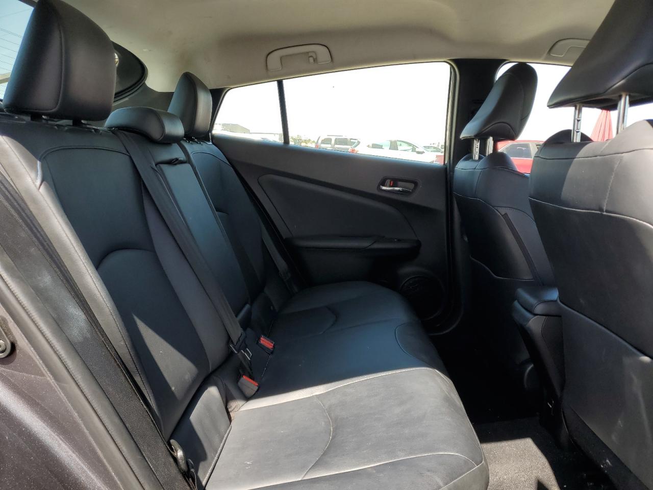 JTDKARFU8J3546758 2018 Toyota Prius