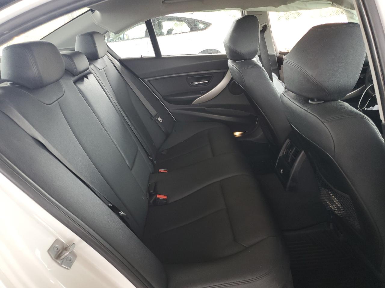 WBA8A9C37HK864535 2017 BMW 320 I