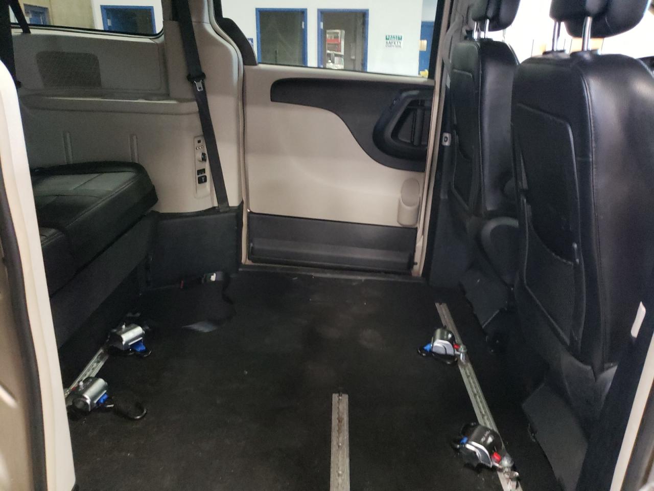 2C4RC1BG8DR819607 2013 Chrysler Town & Country Touring