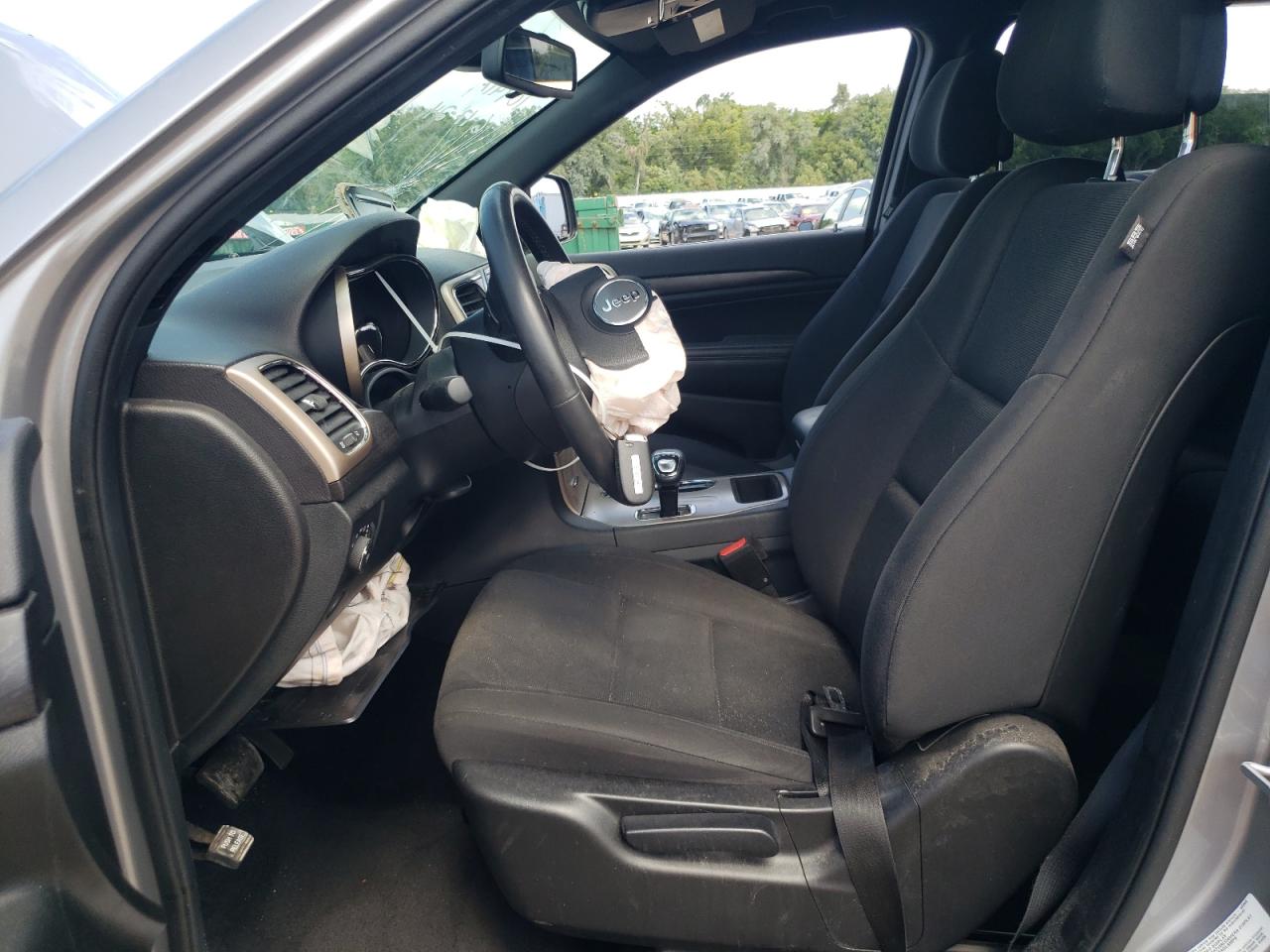 1C4RJEAG3FC613976 2015 Jeep Grand Cherokee Laredo