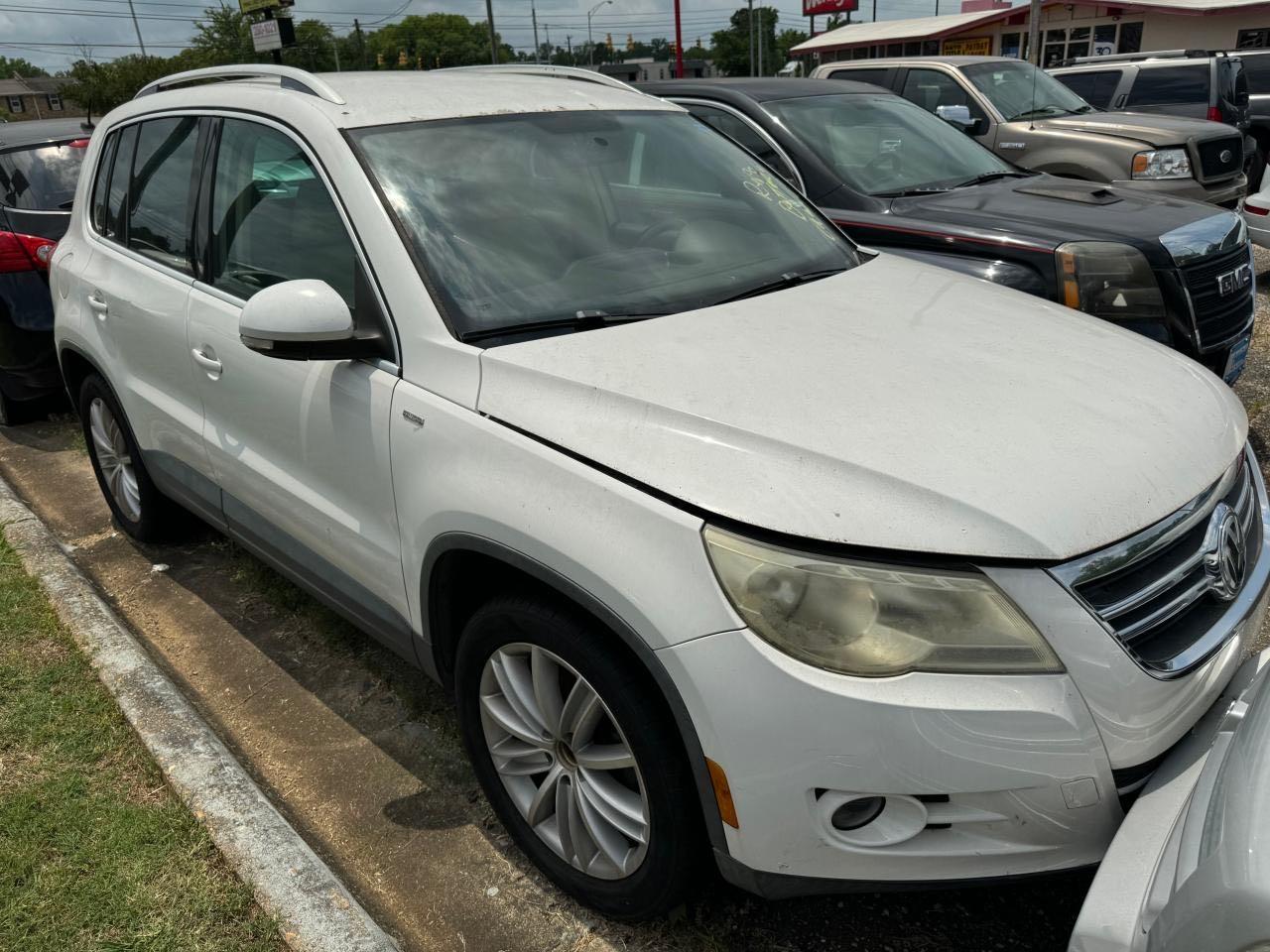 WVGAV7AX7AW537288 2010 Volkswagen Tiguan S