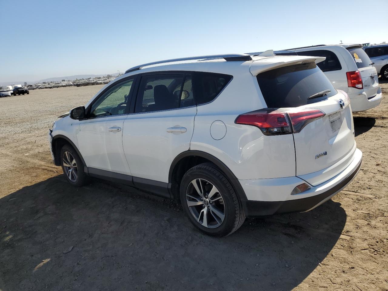 2016 Toyota Rav4 Xle vin: JTMWFREV7GJ083805