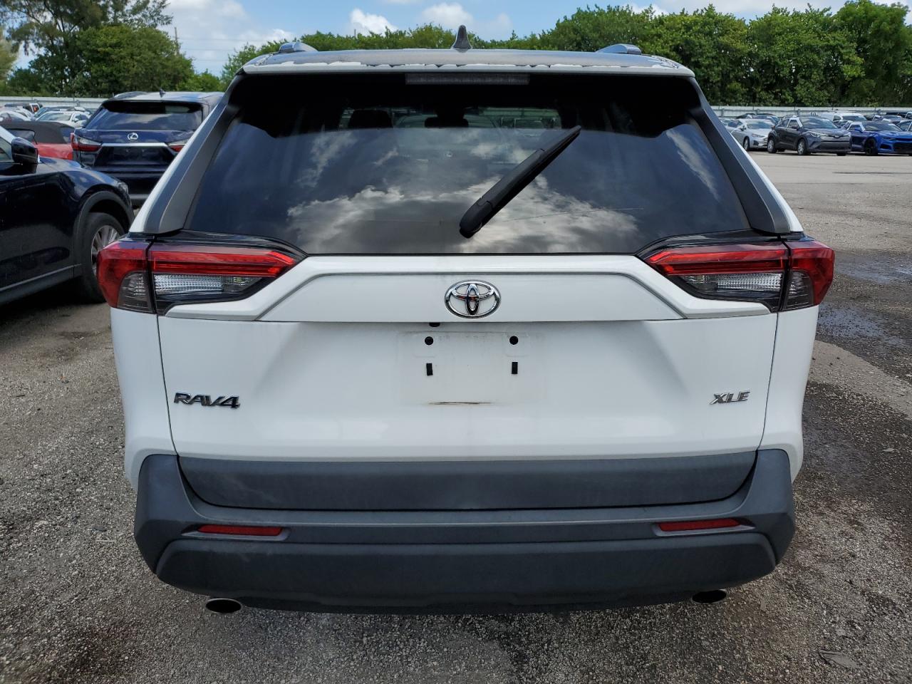 2T3C1RFV7LC073692 2020 Toyota Rav4 Xle Premium