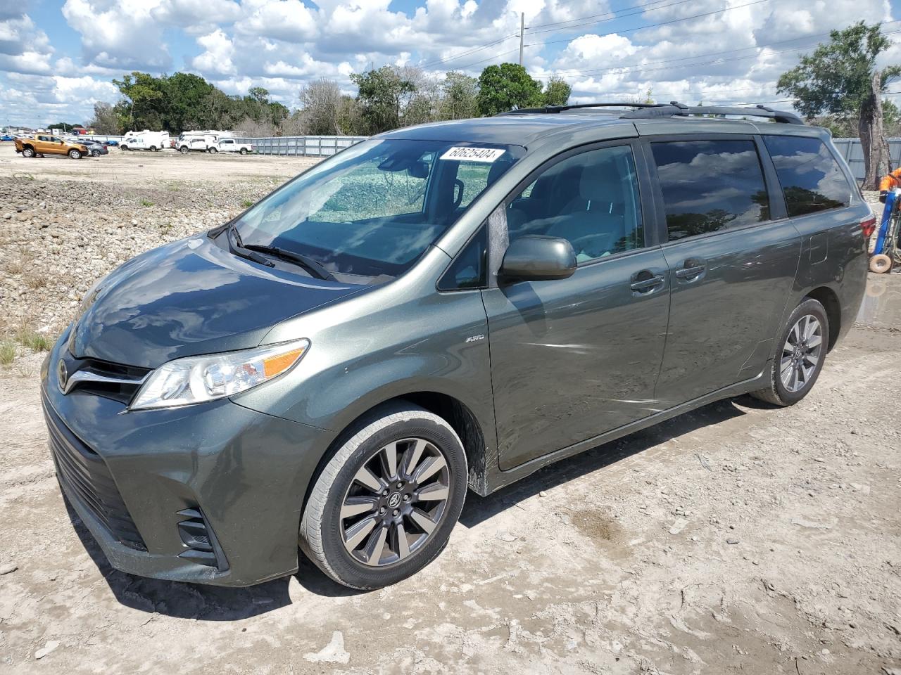 2018 Toyota Sienna Le vin: 5TDJZ3DC3JS200983