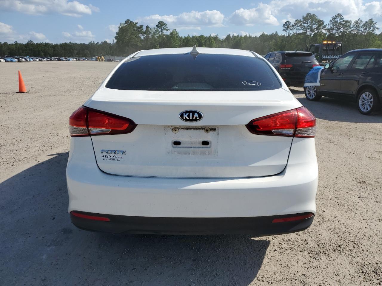 2018 Kia Forte Lx vin: 3KPFK4A77JE236273