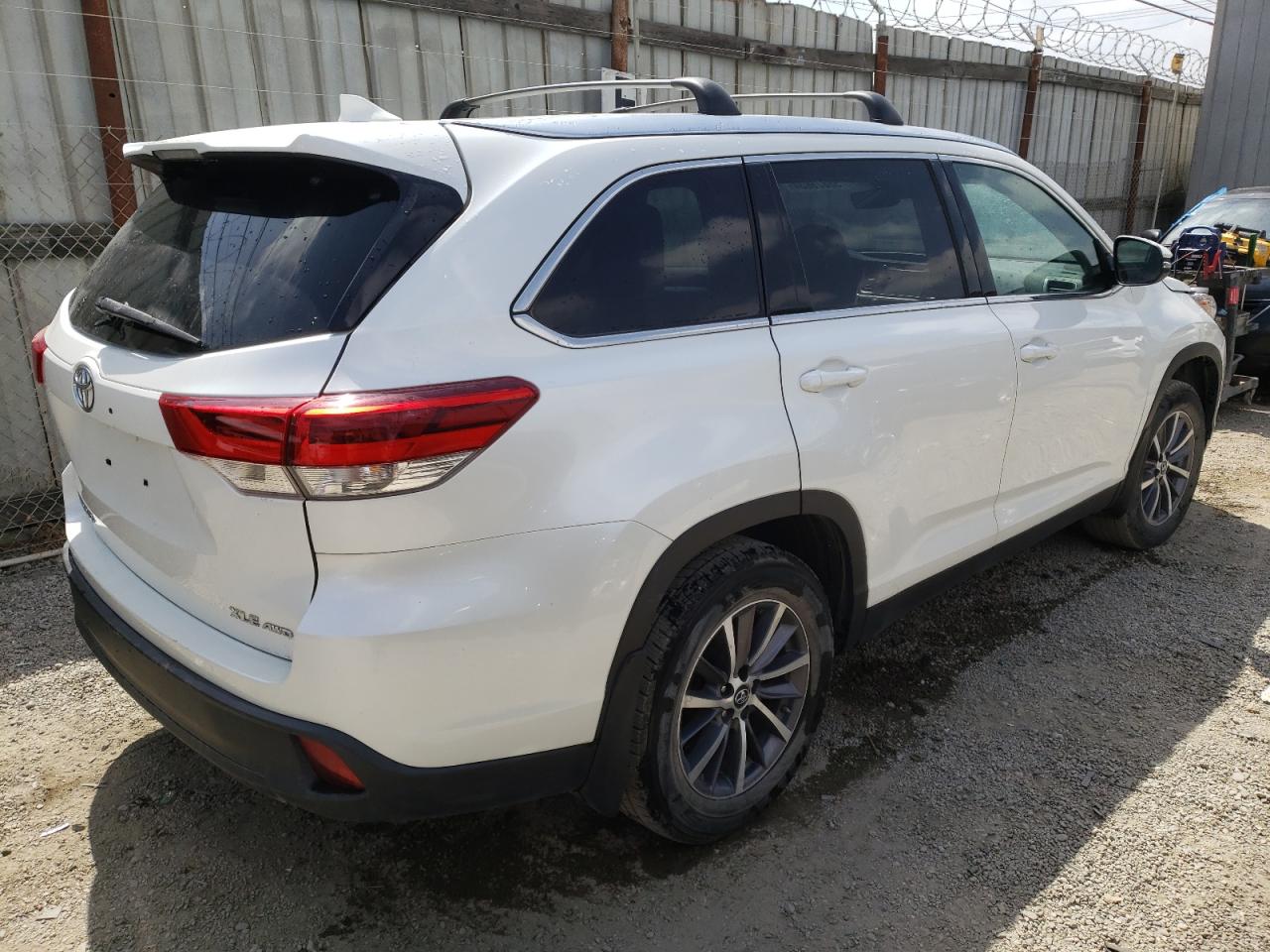 2019 Toyota Highlander Se vin: 5TDJZRFH2KS948587