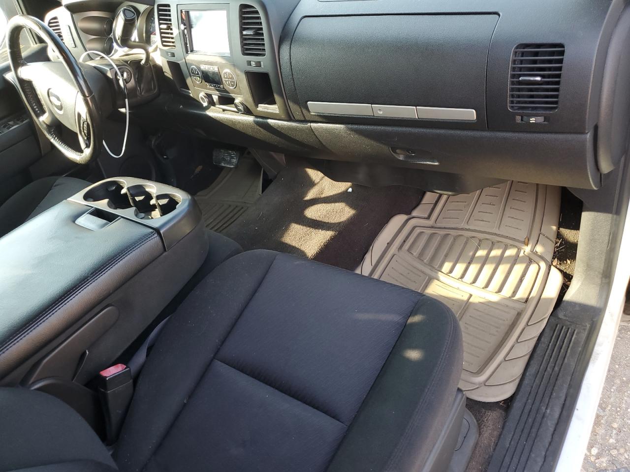 1GCRCSE08BZ322953 2011 Chevrolet Silverado C1500 Lt