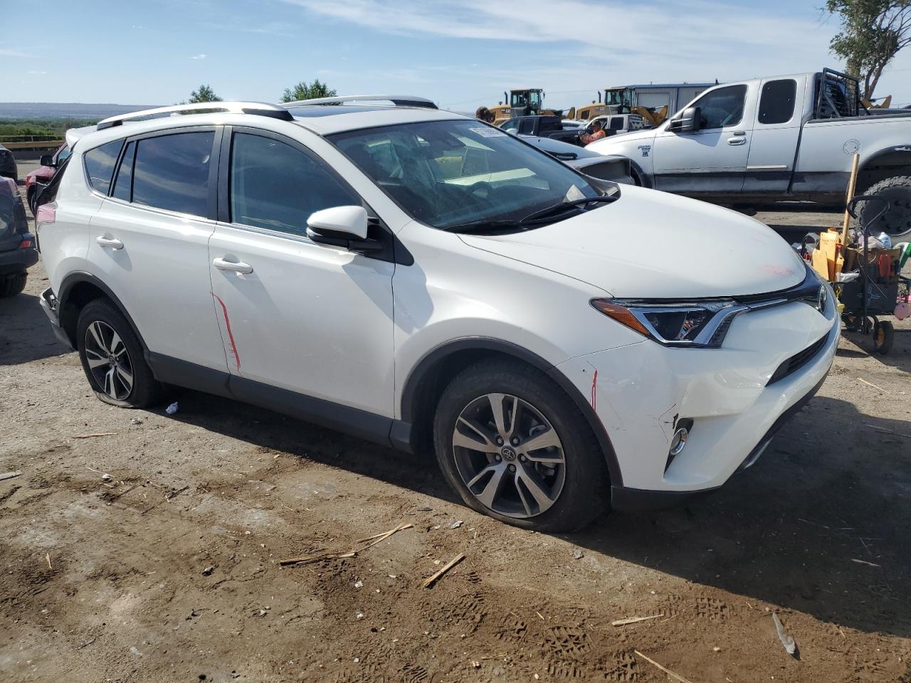 JTMRFREV1HJ713154 2017 Toyota Rav4 Xle