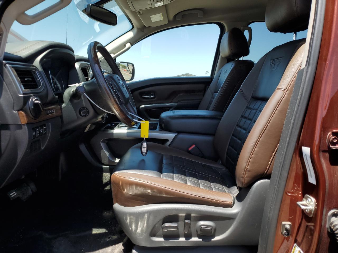 1N6AA1E51HN553957 2017 Nissan Titan Sv