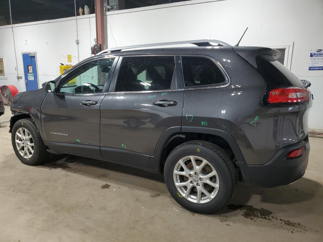 2015 Jeep Cherokee Latitude vin: 1C4PJMCS0FW571588