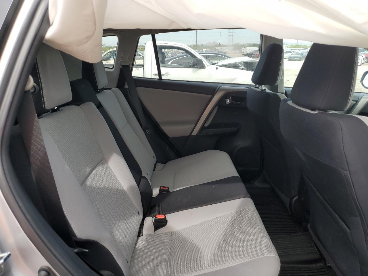 2T3RFREV7HW693090 2017 Toyota Rav4 Xle