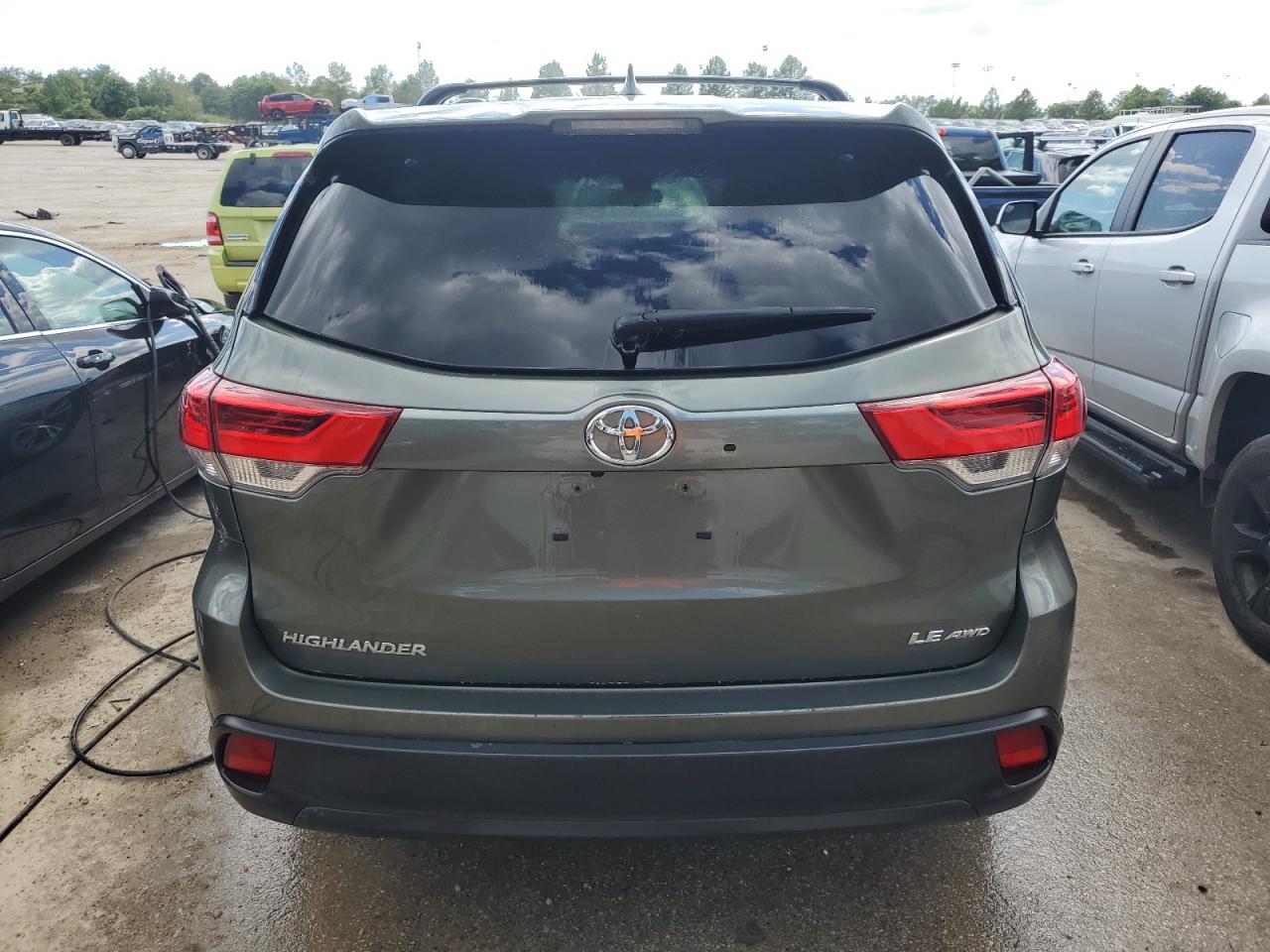 5TDBZRFH1HS359530 2017 Toyota Highlander Le