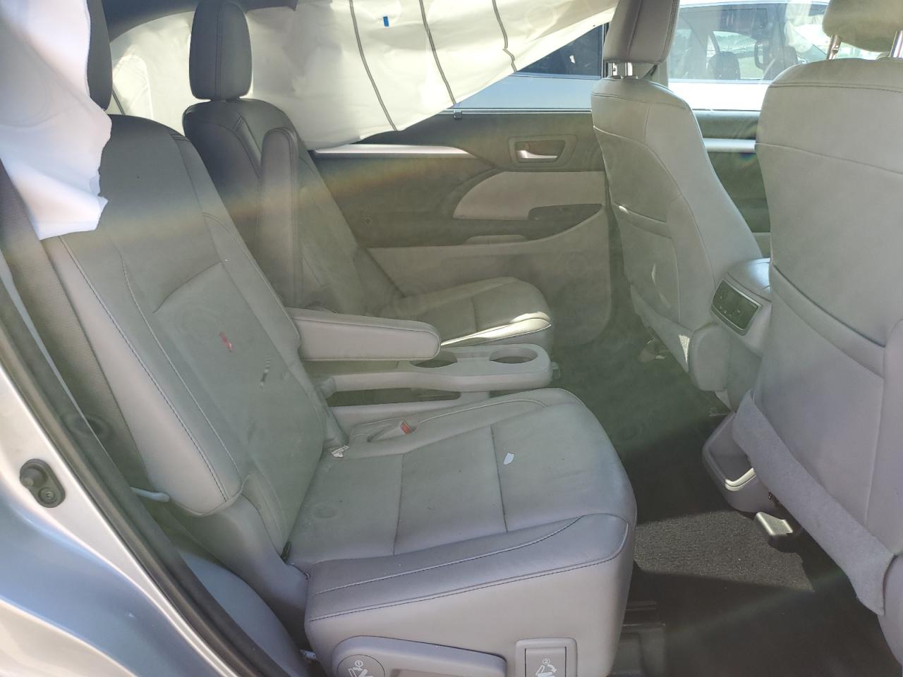 5TDJZRFH7HS376778 2017 Toyota Highlander Se