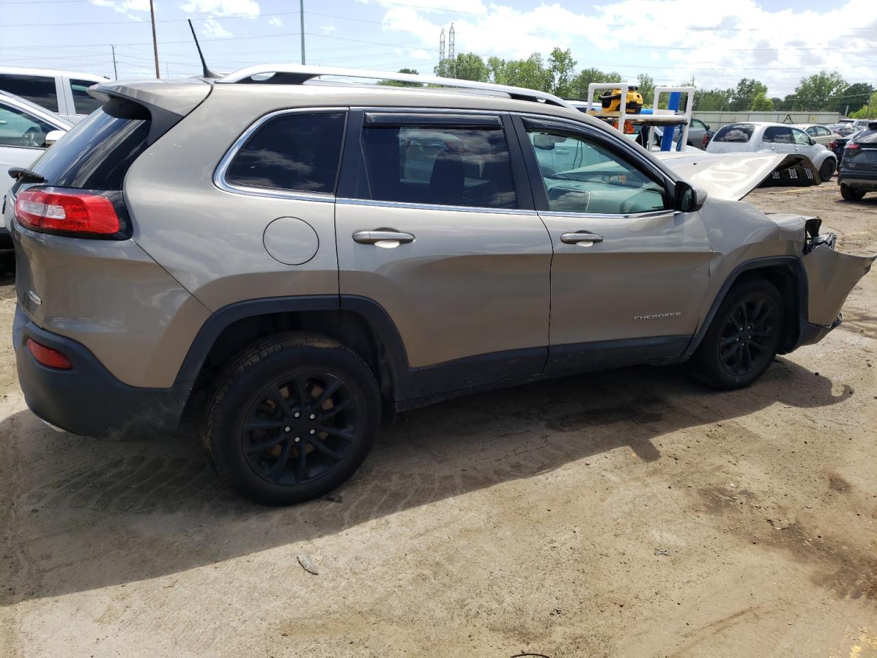 2017 Jeep Cherokee Latitude vin: 1C4PJLCS7HW577787