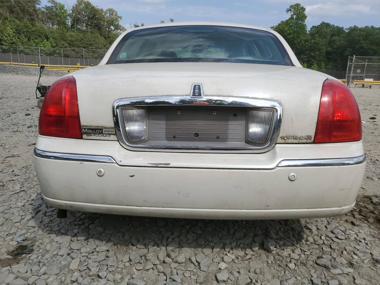 1LNHM83W64Y668216 2004 Lincoln Town Car Ultimate