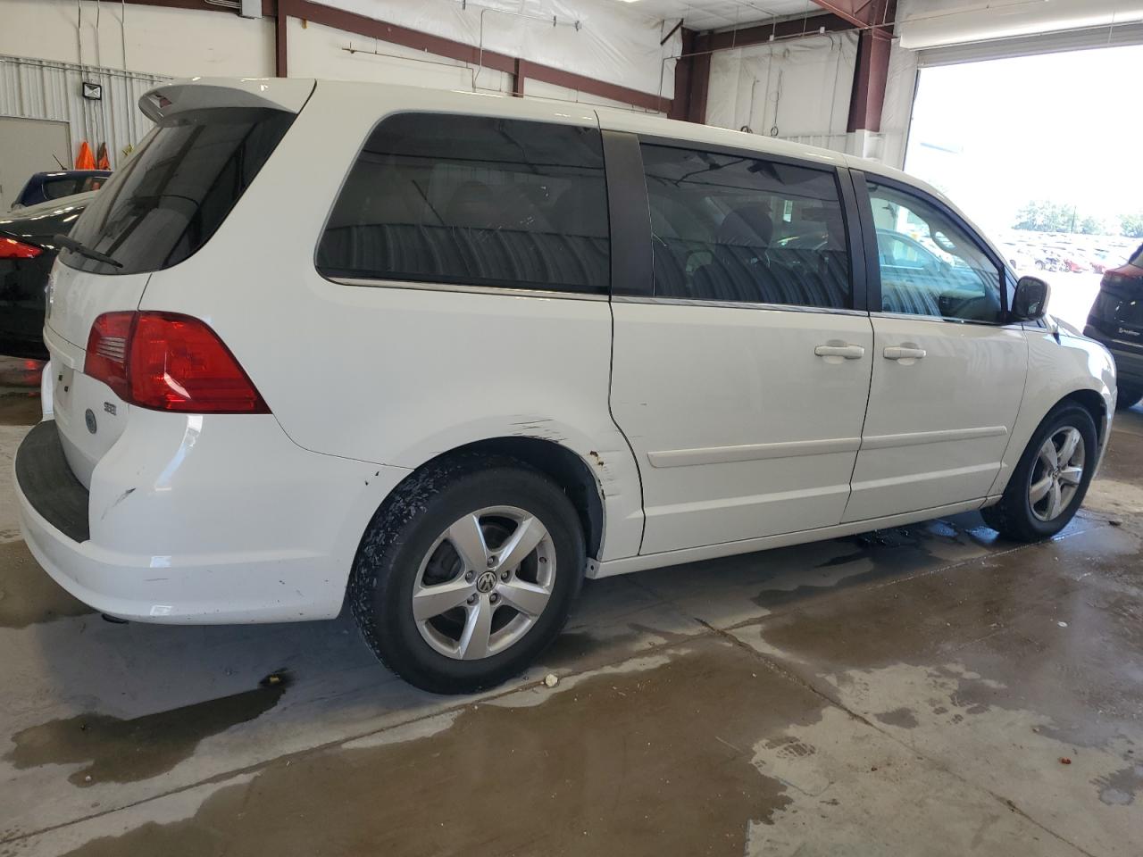 2V8HW34199R543201 2009 Volkswagen Routan Se