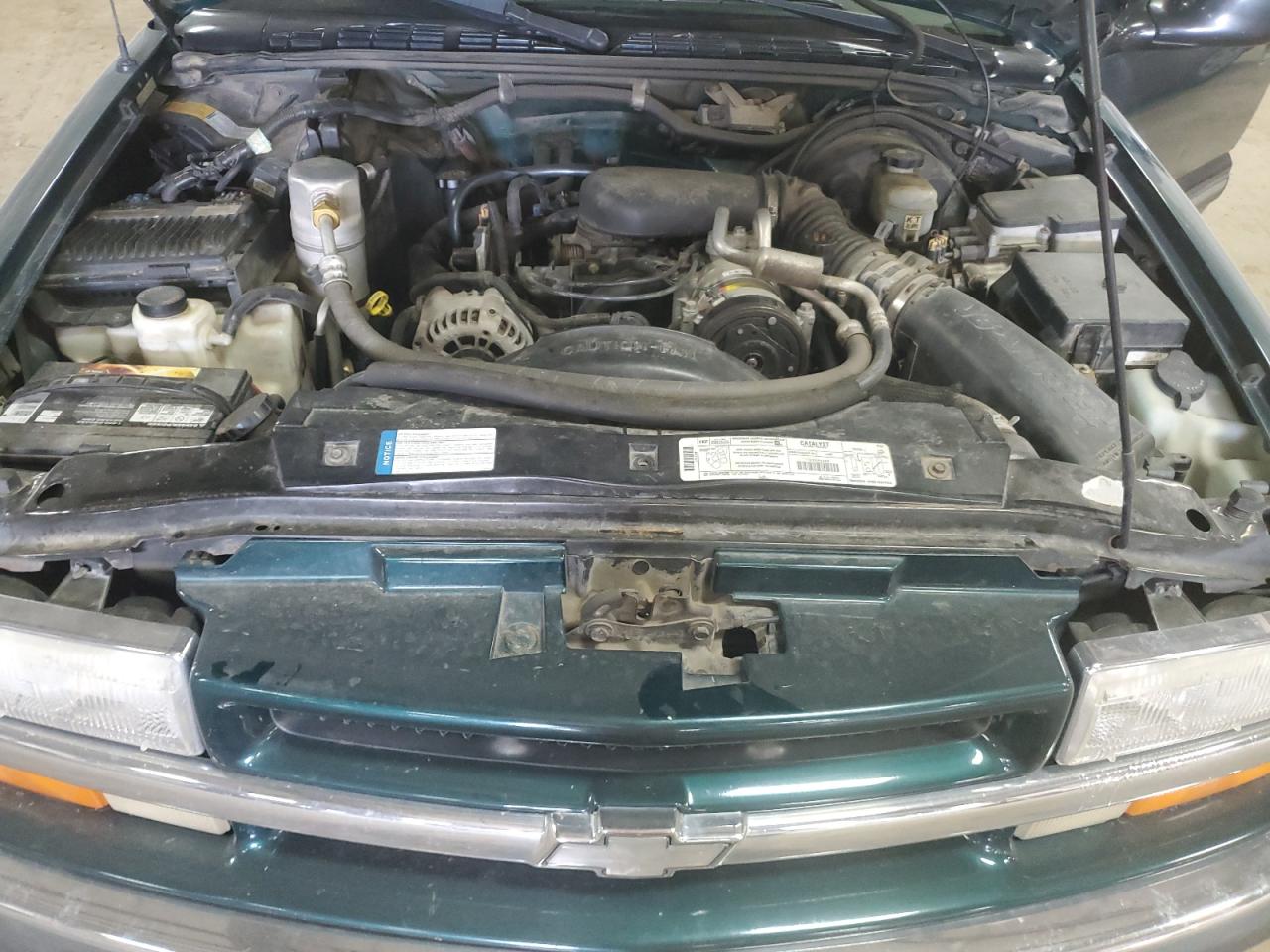 1GNDT13W4W2164001 1998 Chevrolet Blazer