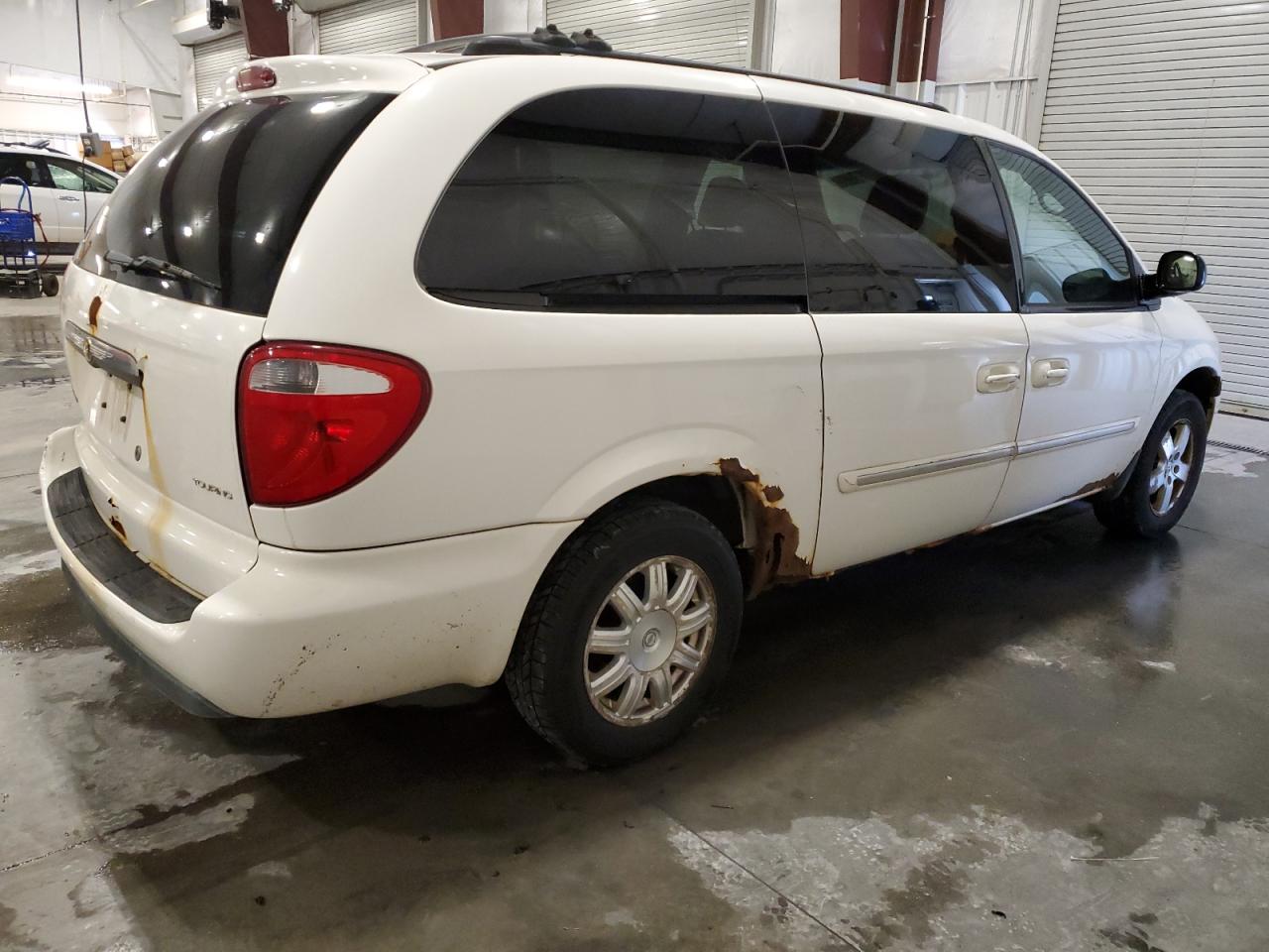 2C4GP54L75R536694 2005 Chrysler Town & Country Touring