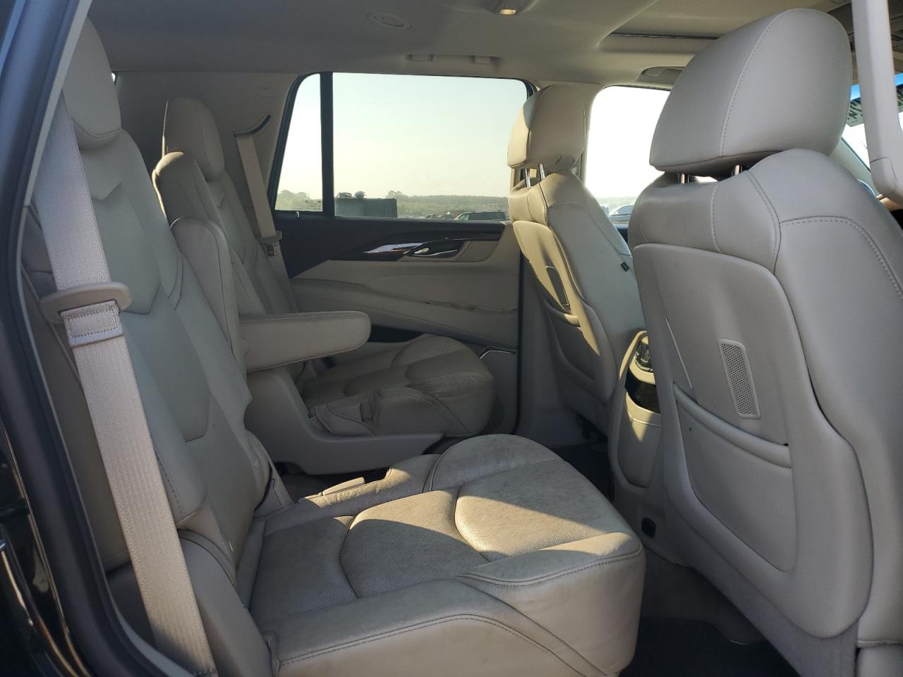 1GYS4BKJ4HR259378 2017 Cadillac Escalade Luxury