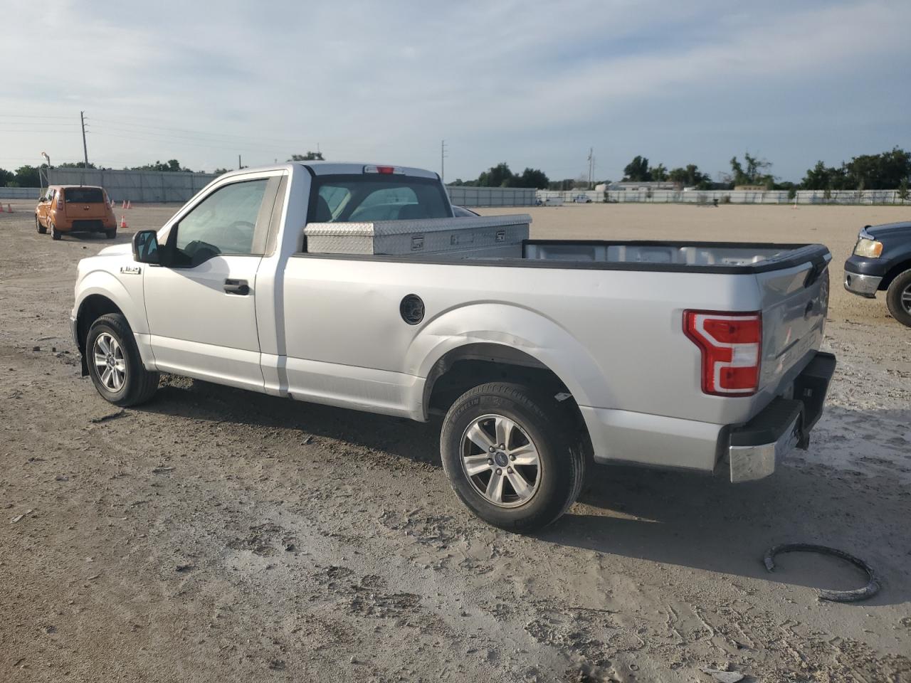 2018 Ford F150 vin: 1FTMF1CB2JKC19258