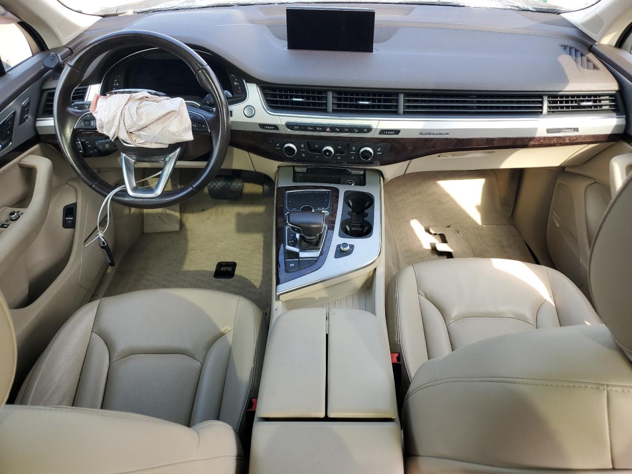 WA1LHAF70KD015359 2019 Audi Q7 Premium Plus