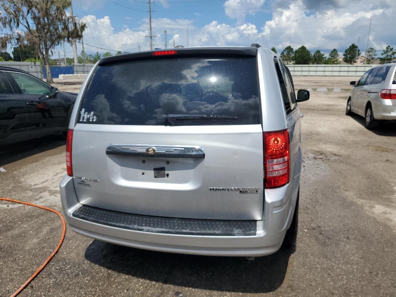 2A4RR5D12AR337199 2010 Chrysler Town & Country Touring