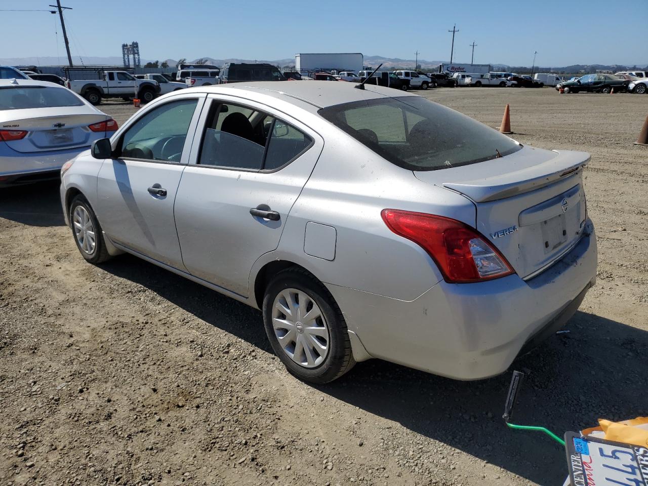 2015 Nissan Versa S vin: 3N1CN7AP7FL927871