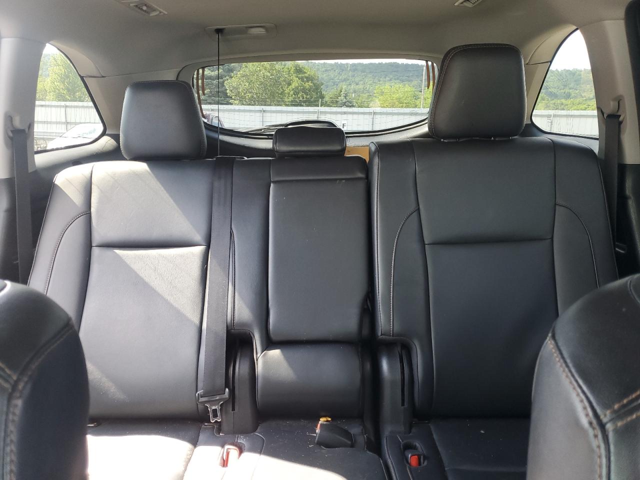 5TDJZRFH6KS562805 2019 Toyota Highlander Se