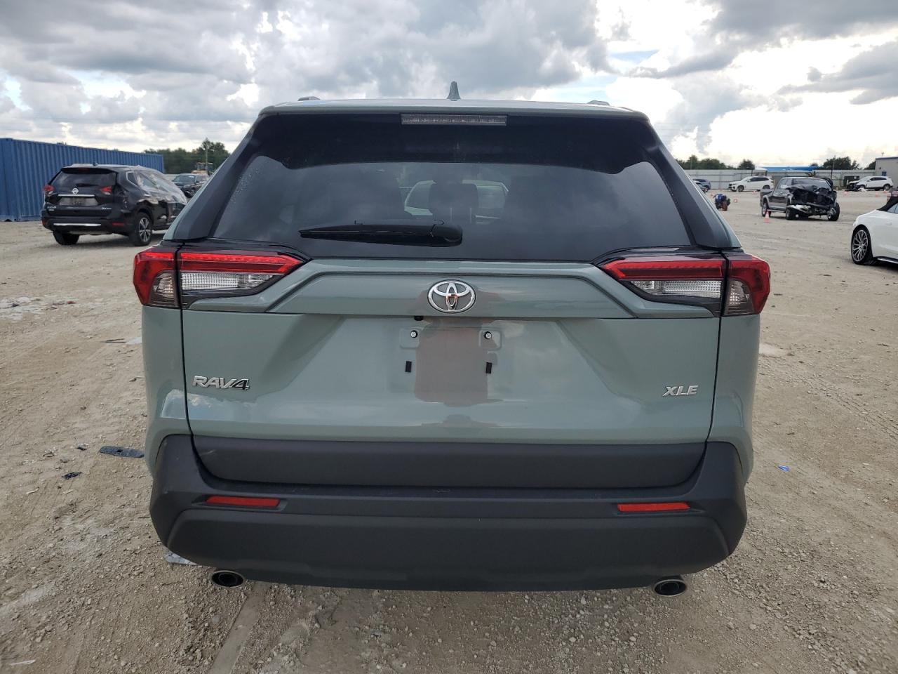 2T3C1RFV1NW220249 2022 Toyota Rav4 Xle Premium