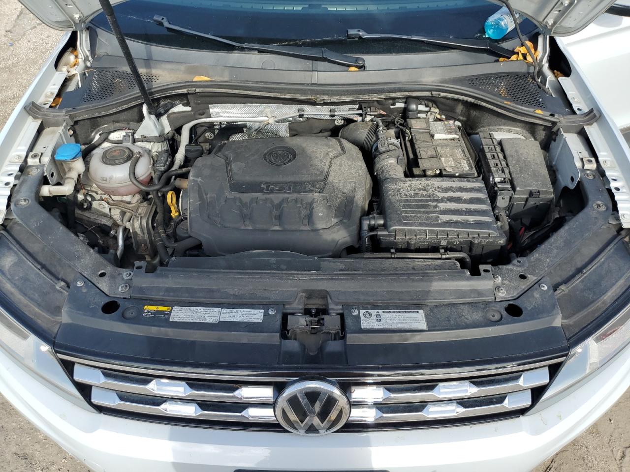 3VV2B7AX8JM044190 2018 Volkswagen Tiguan Se