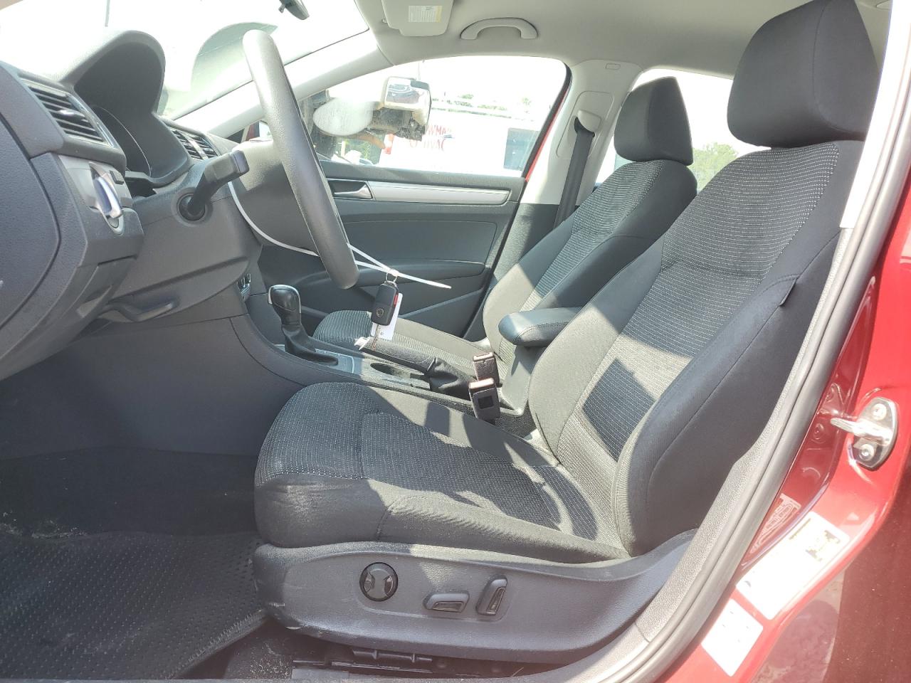 1VWAA7A35JC033365 2018 Volkswagen Passat S