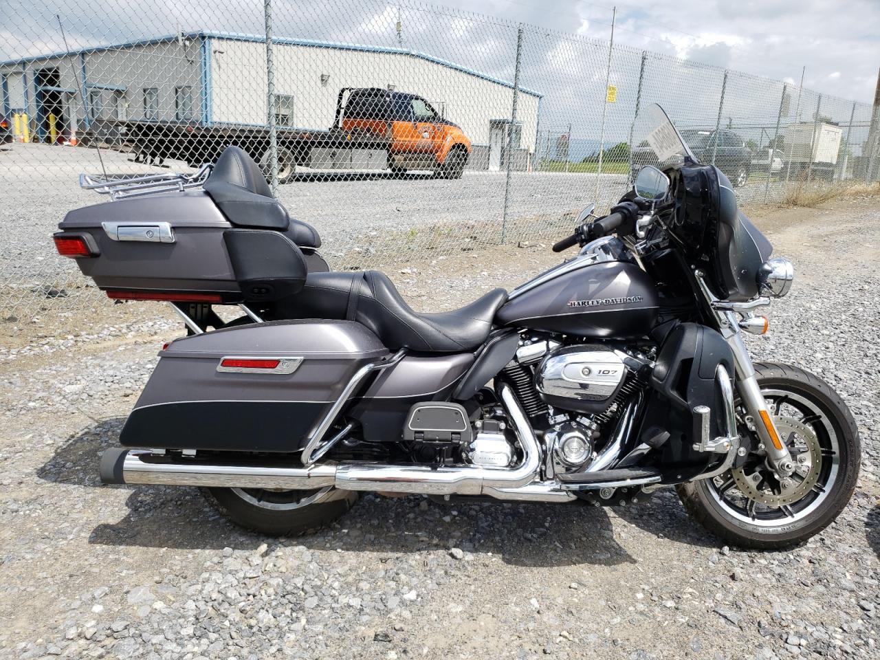 1HD1KED10HB647009 HARLEY-DAVIDSON FLHTK ULTR 2017