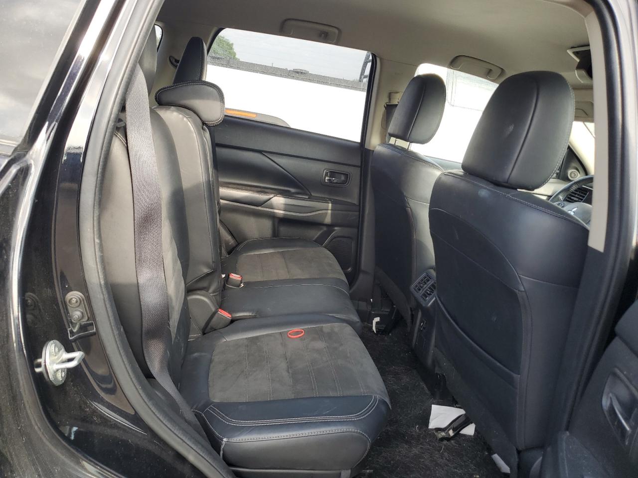 JA4AD3A38KZ043318 2019 Mitsubishi Outlander Se