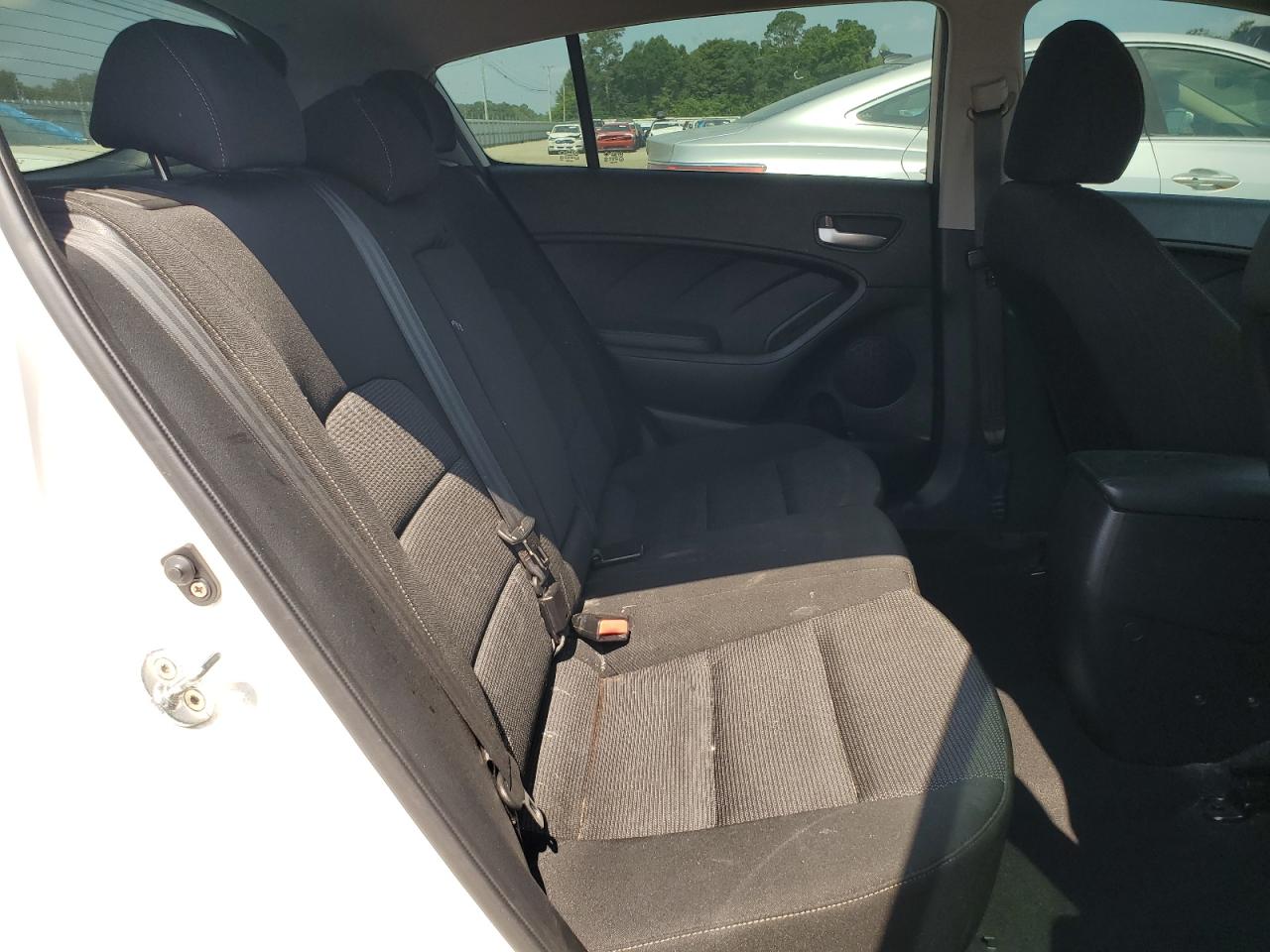 KNAFK5A89H5680384 2017 Kia Forte Lx