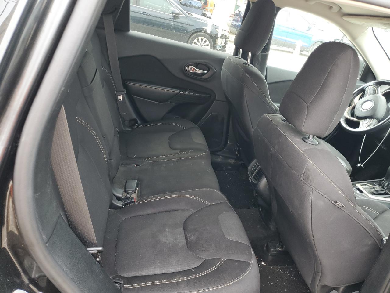 1C4PJMCS9FW530117 2015 Jeep Cherokee Latitude