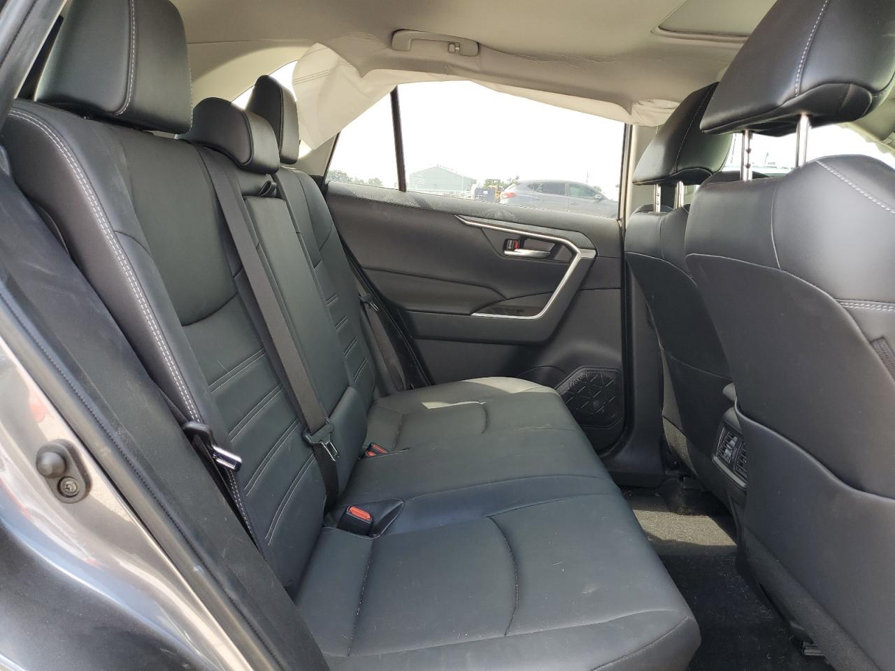 JTMB6RFVXND521404 2022 Toyota Rav4 Xle Premium