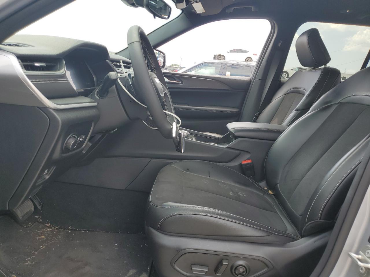 1C4RJGAG3PC648384 2023 Jeep Grand Cherokee Laredo