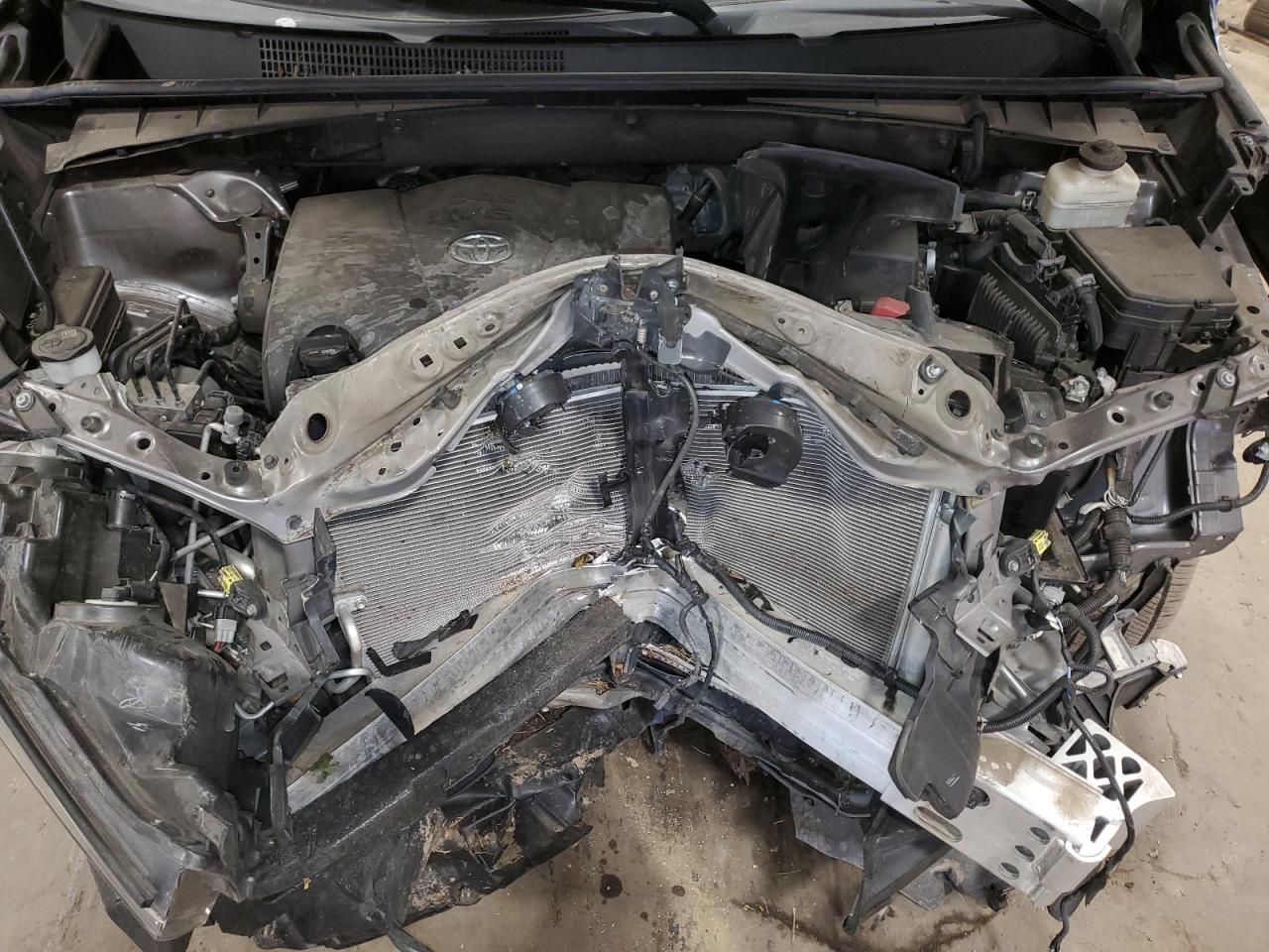 5TDJZRFH5JS859546 2018 Toyota Highlander Se