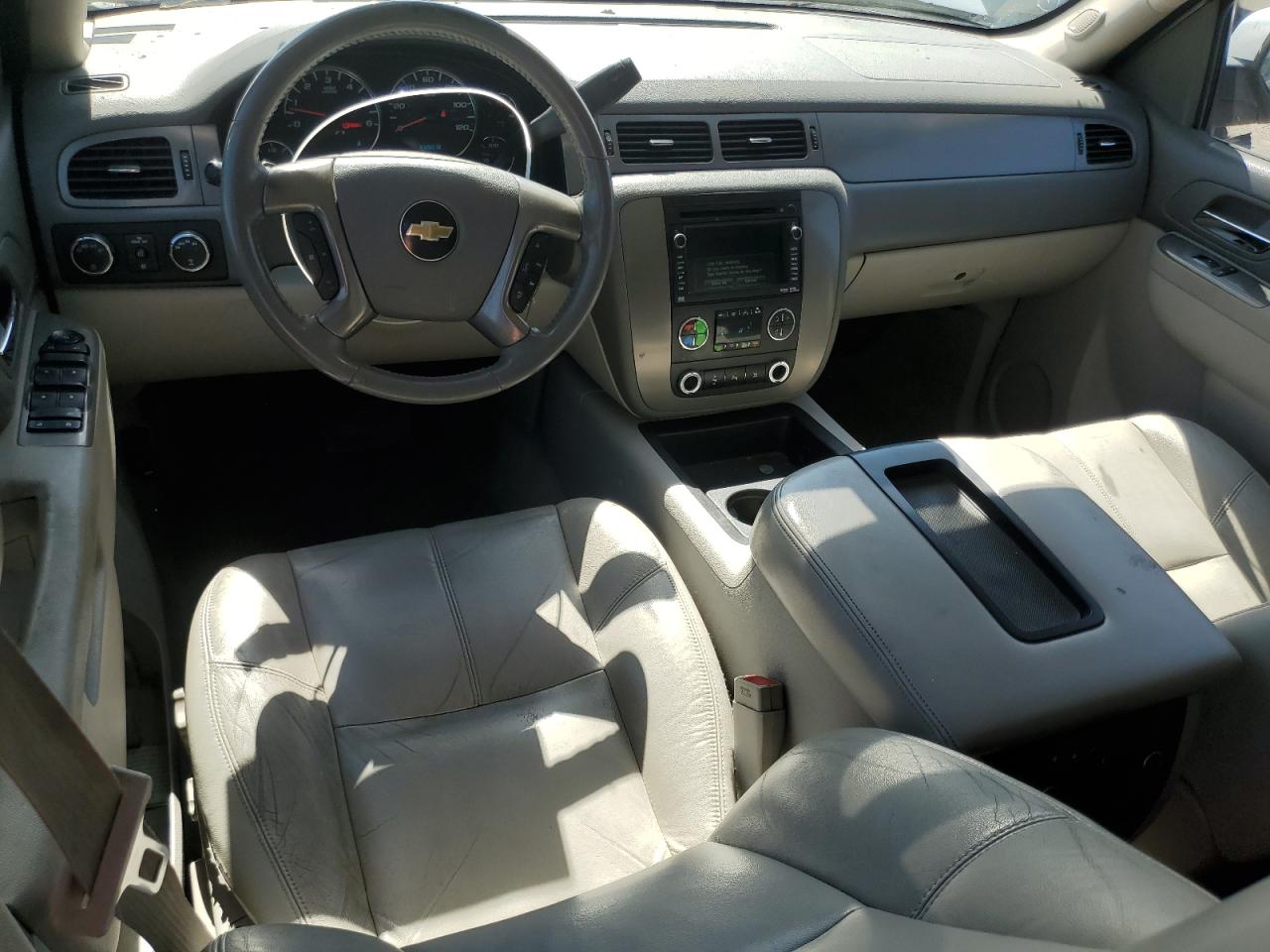 1GNSKBE06BR127865 2011 Chevrolet Tahoe K1500 Lt