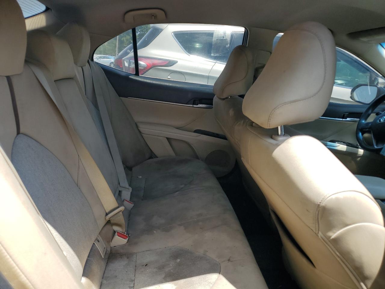 2018 Toyota Camry L vin: 4T1B11HK8JU572974