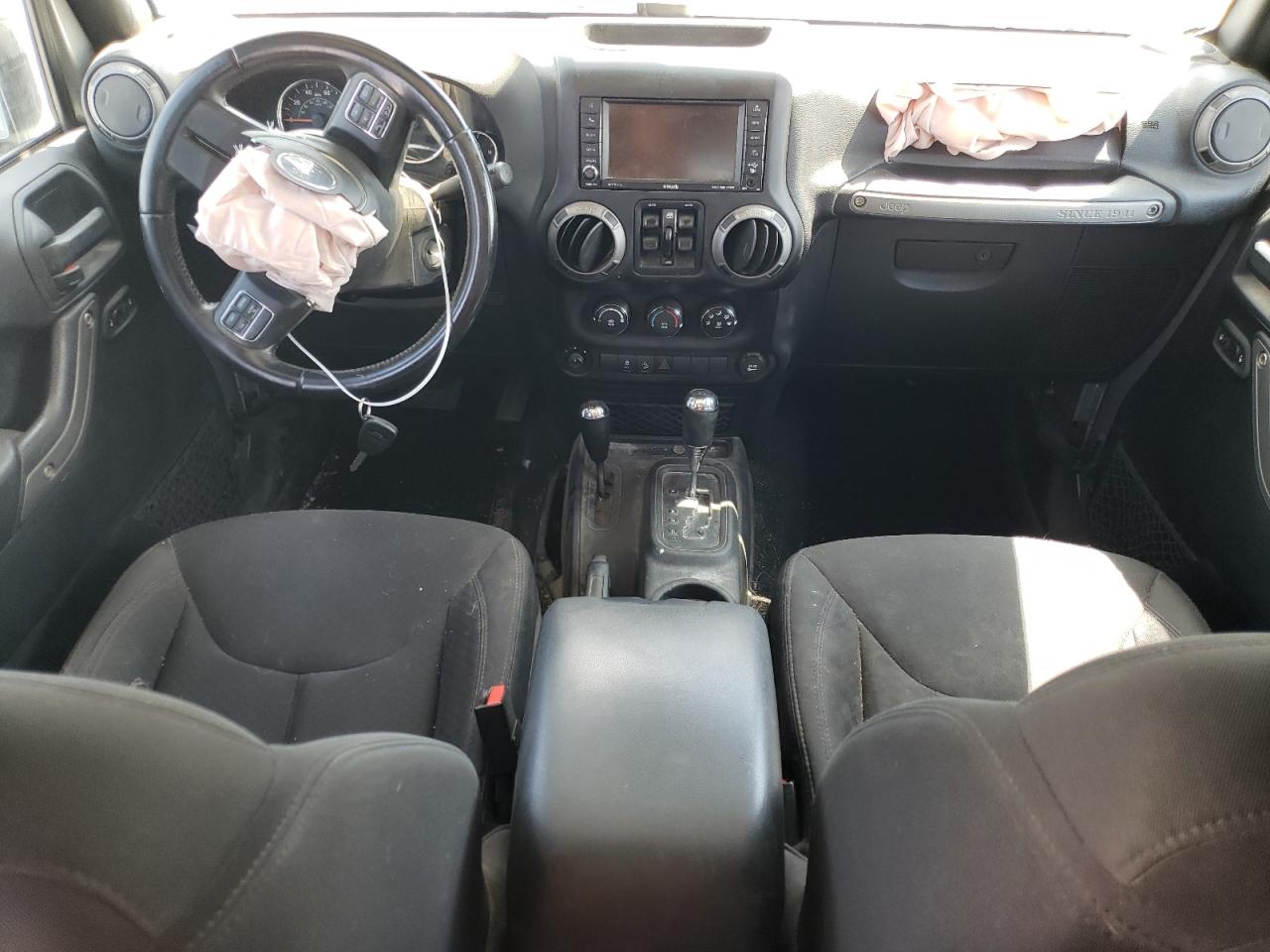 1C4BJWDG2GL319263 2016 Jeep Wrangler Unlimited Sport